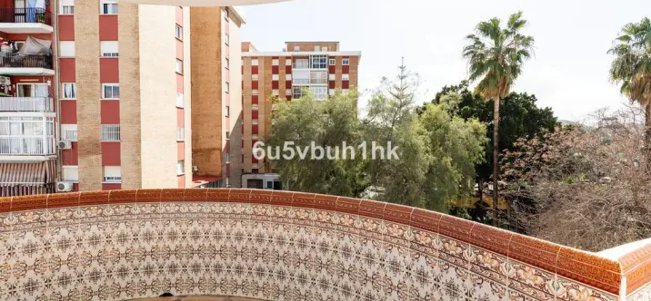Venta de apartamento en planta media en Fuengirola 2