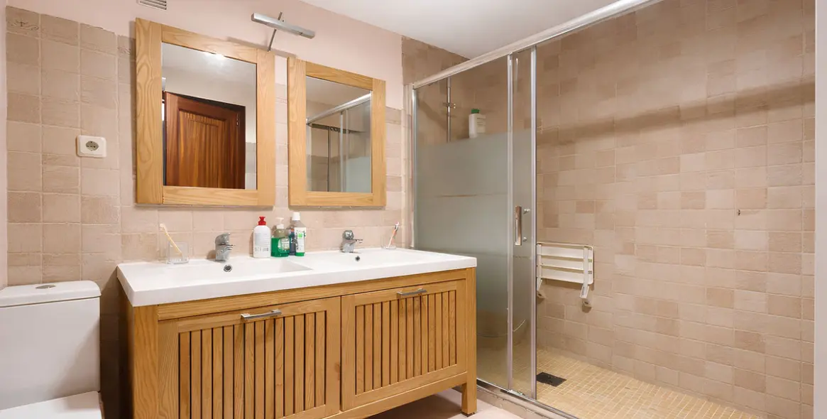 Sale of middle floor apartment in Marbella 2