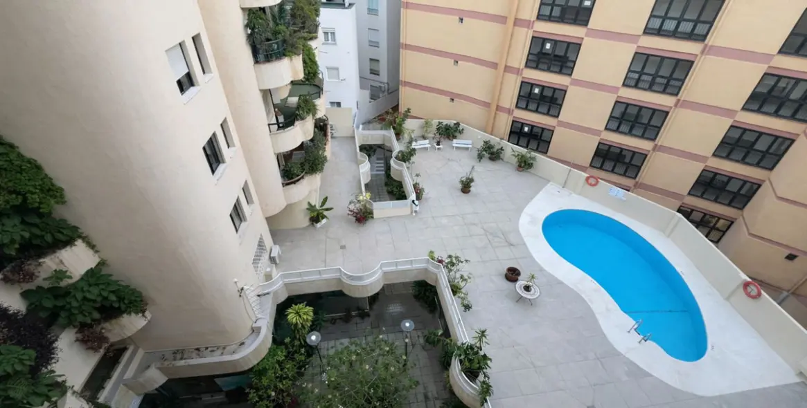 Sale of middle floor apartment in Marbella 15