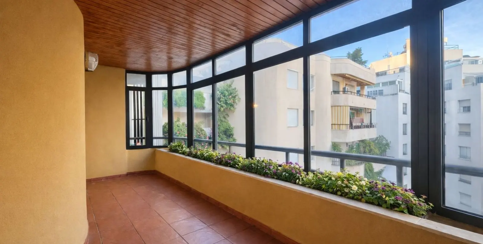 Продажа апартаментов на среднем этаже в Marbella 7
