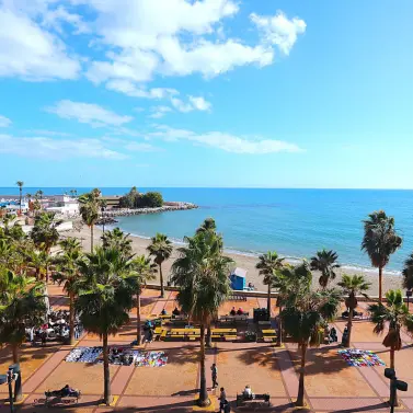 Sale of middle floor apartment in Fuengirola
