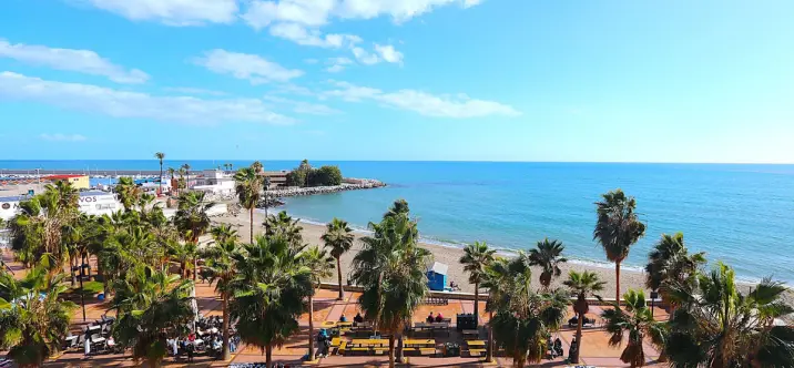 Sale of middle floor apartment in Fuengirola 0