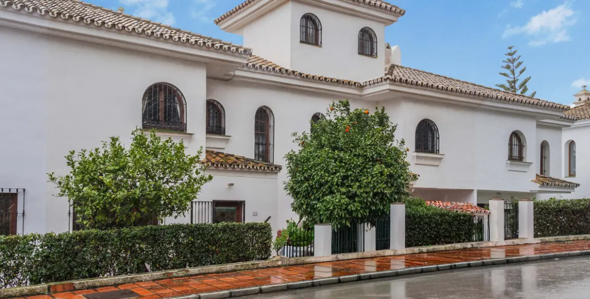 Sale of townhouse in La Duquesa 2