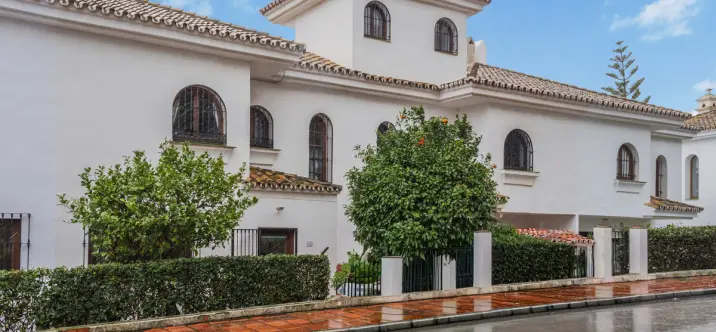 Sale of townhouse in La Duquesa 1