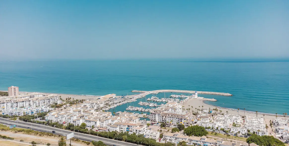 Sale of townhouse in La Duquesa 7