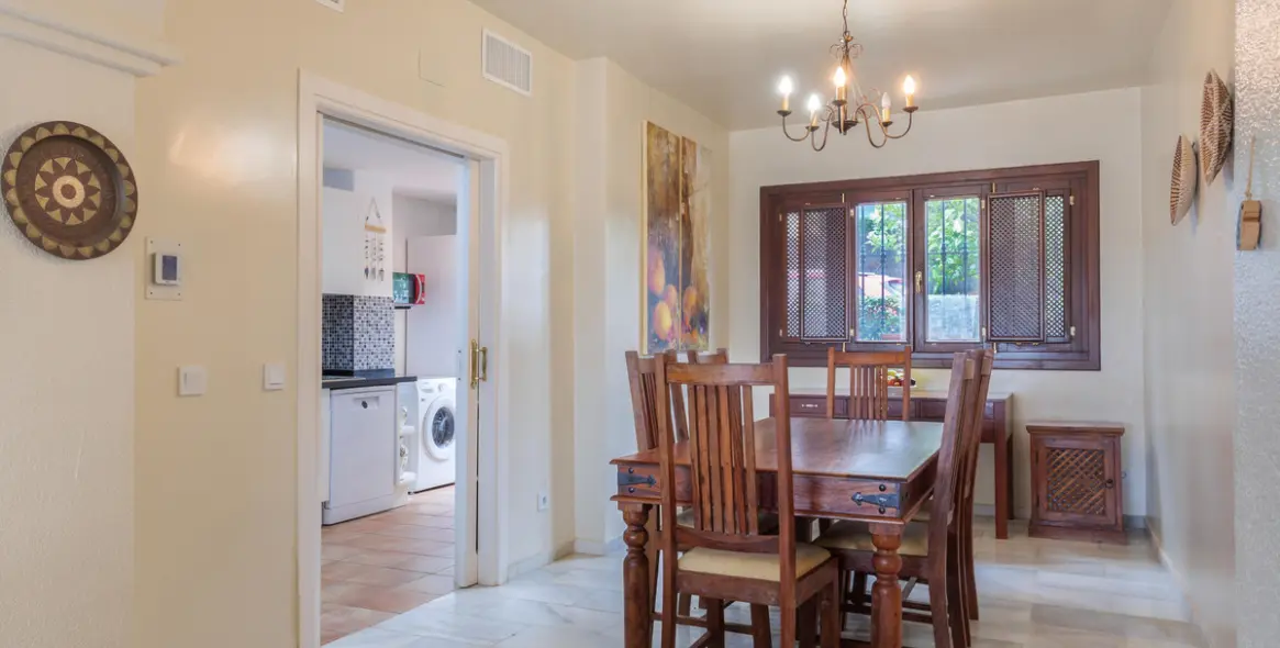 Sale of townhouse in La Duquesa 11