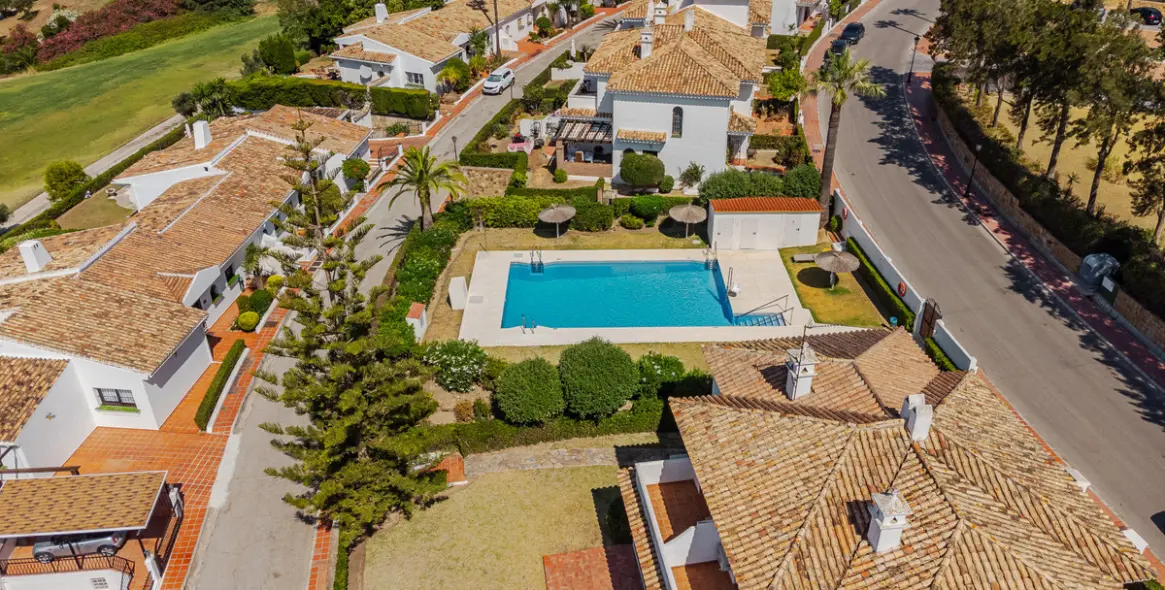 Sale of townhouse in La Duquesa 17