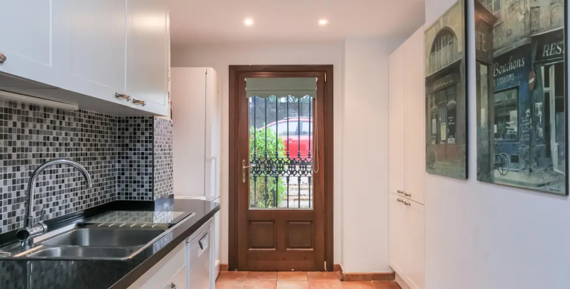 Sale of townhouse in La Duquesa 19