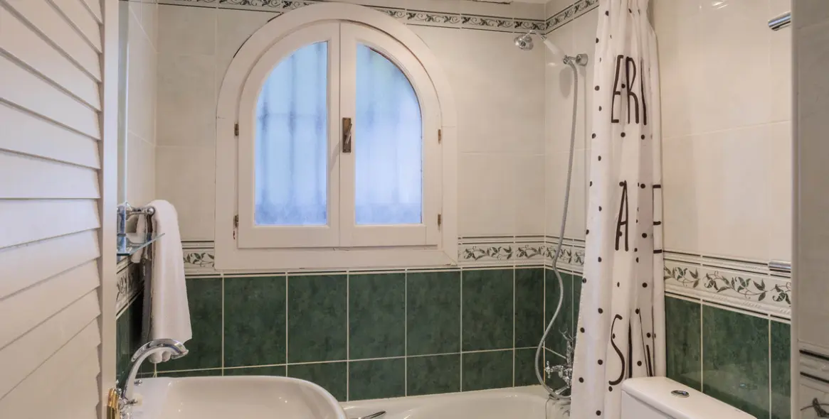 Sale of townhouse in La Duquesa 26