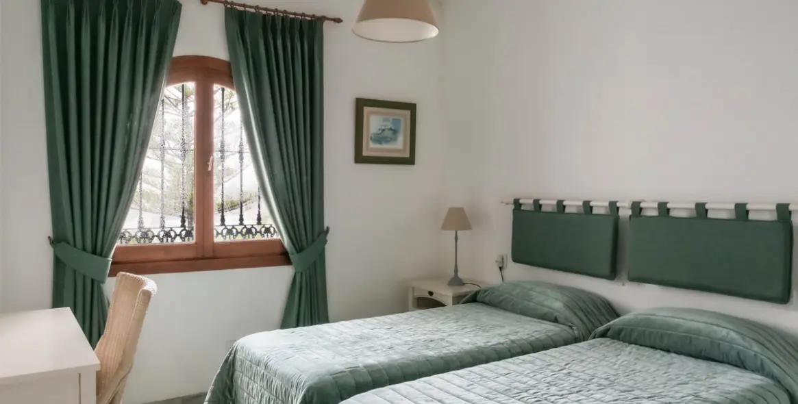 Sale of townhouse in La Duquesa 28