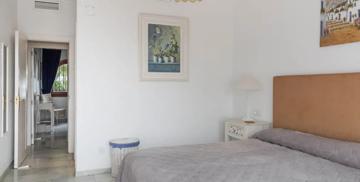 Sale of townhouse in La Duquesa 30