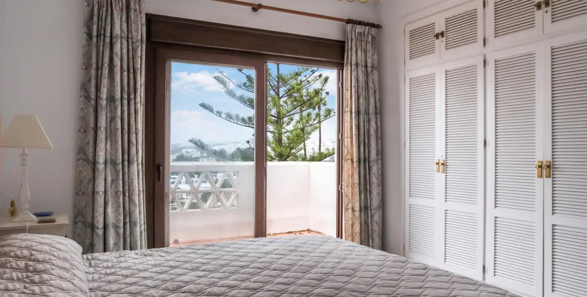 Sale of townhouse in La Duquesa 34