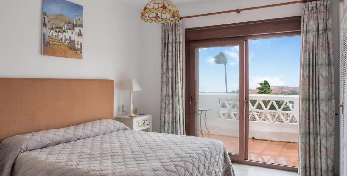 Sale of townhouse in La Duquesa 35