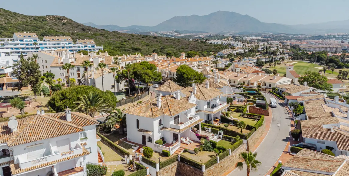 Sale of townhouse in La Duquesa 43