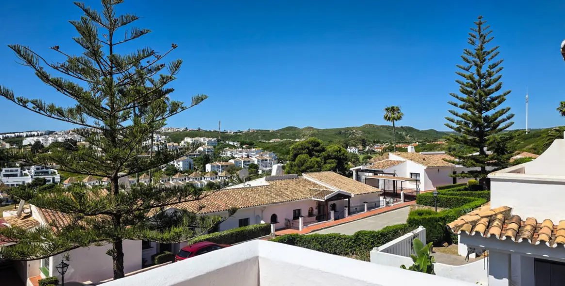 Sale of townhouse in La Duquesa 48