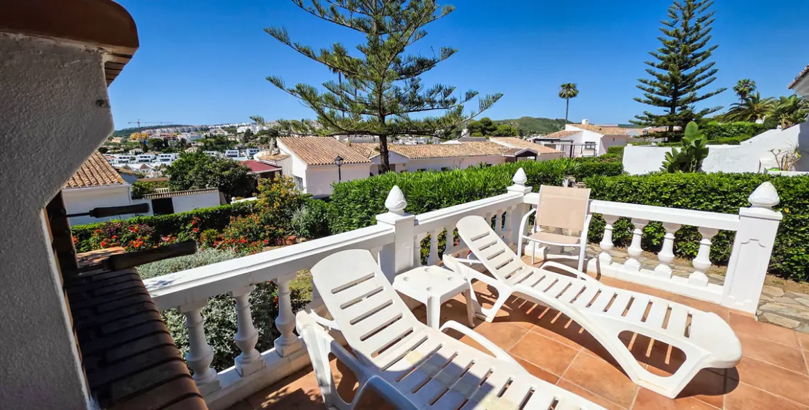 Sale of townhouse in La Duquesa 49