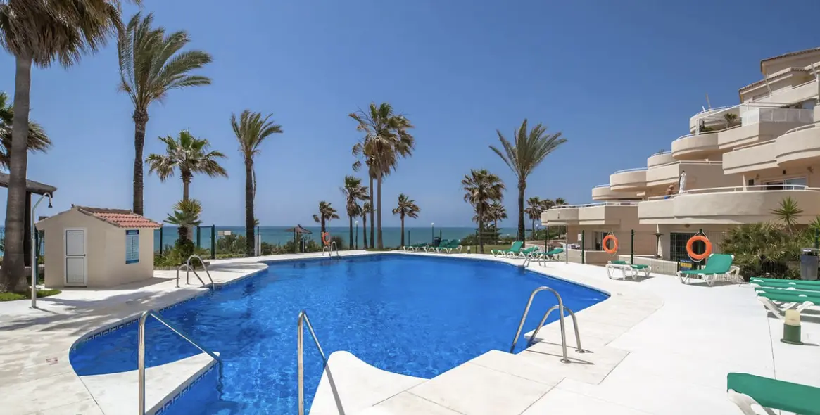 Продажа апартаментов на среднем этаже в Estepona 2