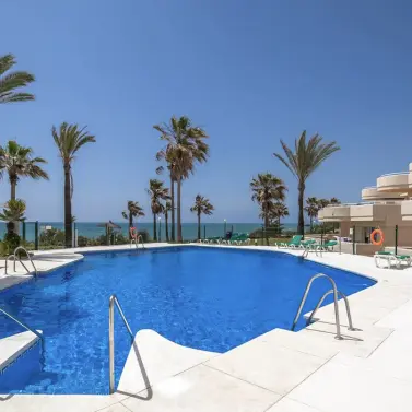 Продажа апартаментов на среднем этаже в Estepona