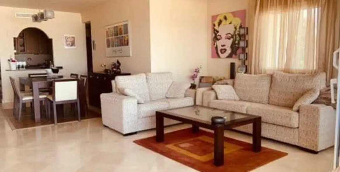 Продажа апартаментов на среднем этаже в Estepona 5