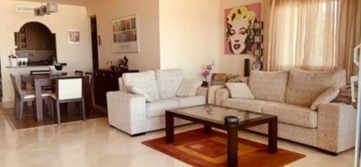 Продажа апартаментов на среднем этаже в Estepona 4