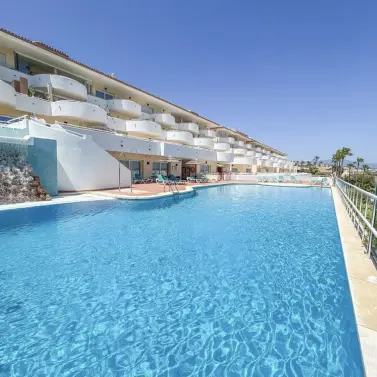 Продажа апартаментов на среднем этаже в Estepona