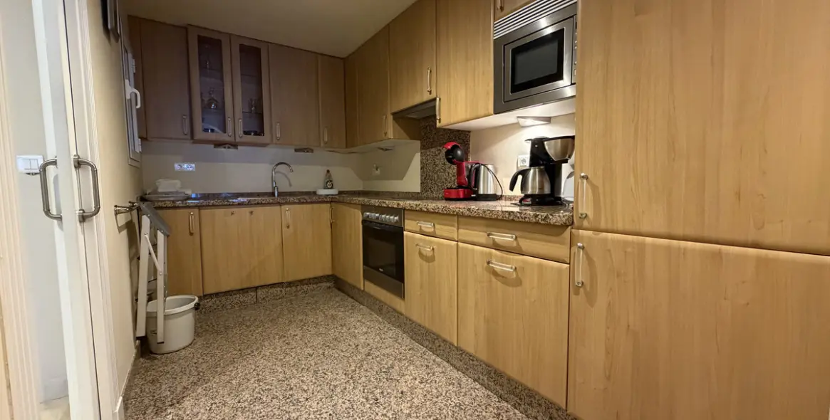 Продажа апартаментов на среднем этаже в Estepona 8