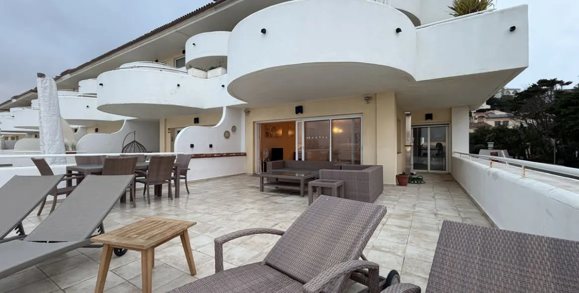 Продажа апартаментов на среднем этаже в Estepona 9