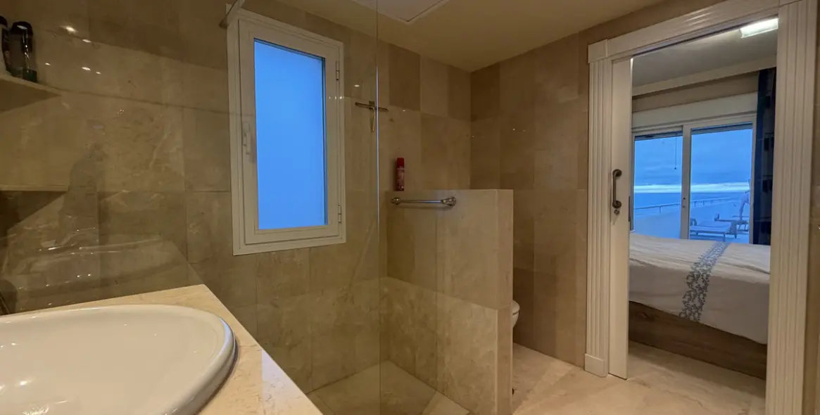 Продажа апартаментов на среднем этаже в Estepona 13