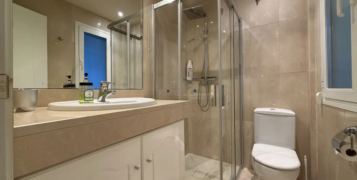 Продажа апартаментов на среднем этаже в Estepona 16