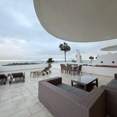 Продажа апартаментов на среднем этаже в Estepona