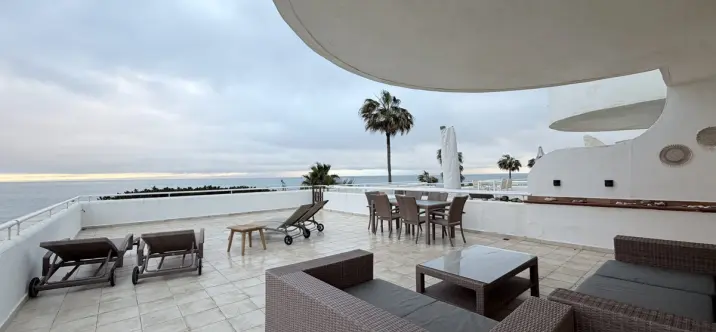 Продажа апартаментов на среднем этаже в Estepona 1