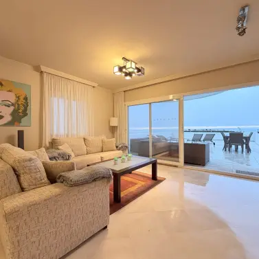 Продажа апартаментов на среднем этаже в Estepona