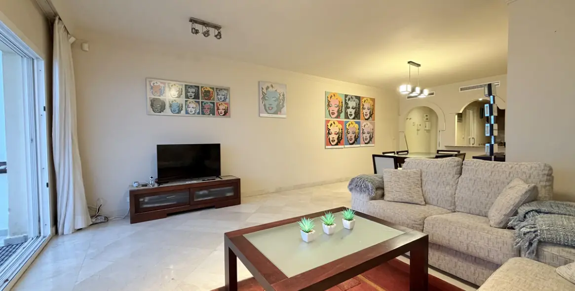 Продажа апартаментов на среднем этаже в Estepona 5