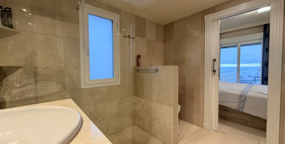 Продажа апартаментов на среднем этаже в Estepona 11