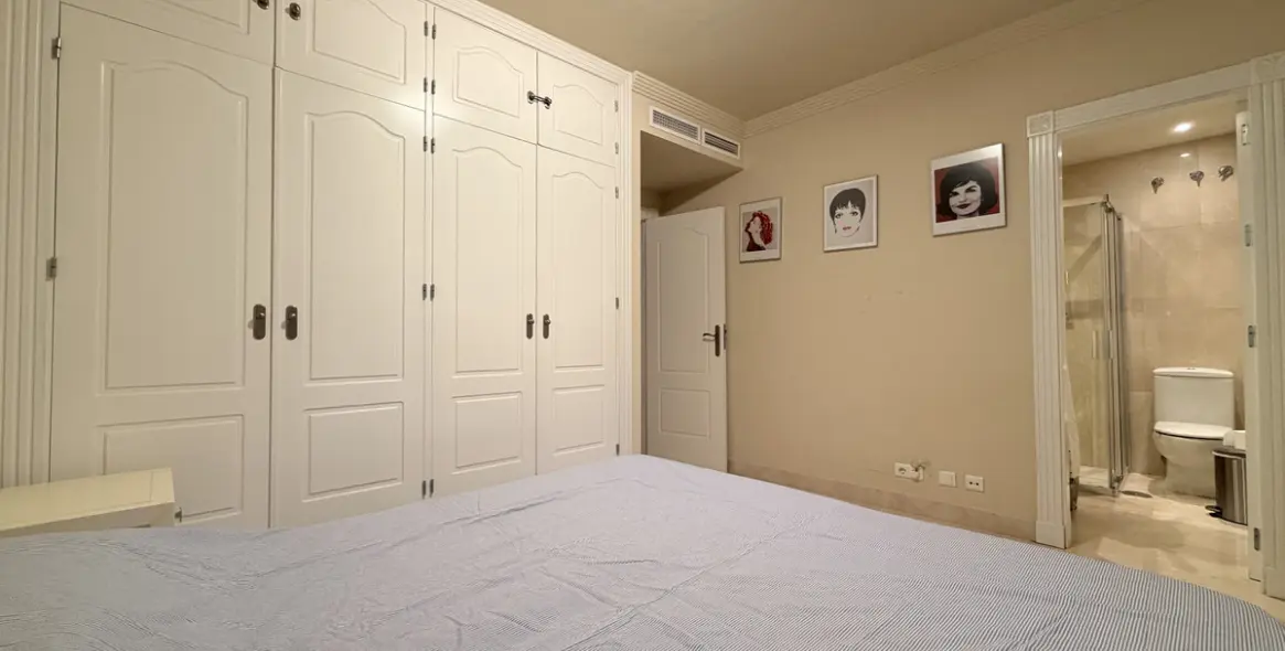 Продажа апартаментов на среднем этаже в Estepona 13