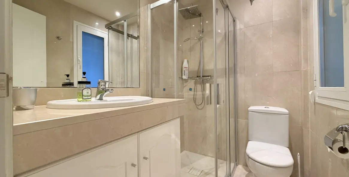 Продажа апартаментов на среднем этаже в Estepona 14