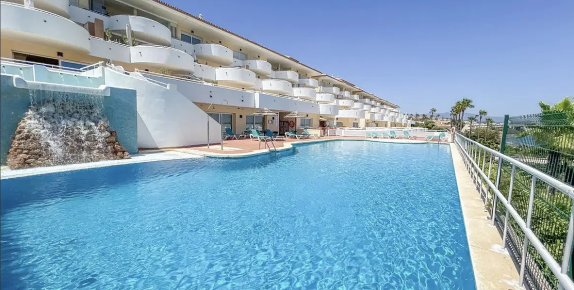 Продажа апартаментов на среднем этаже в Estepona 17