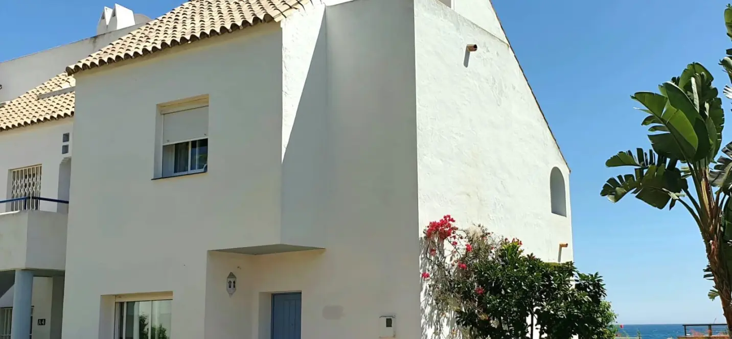 Sale of semi-detached house in Casares 0