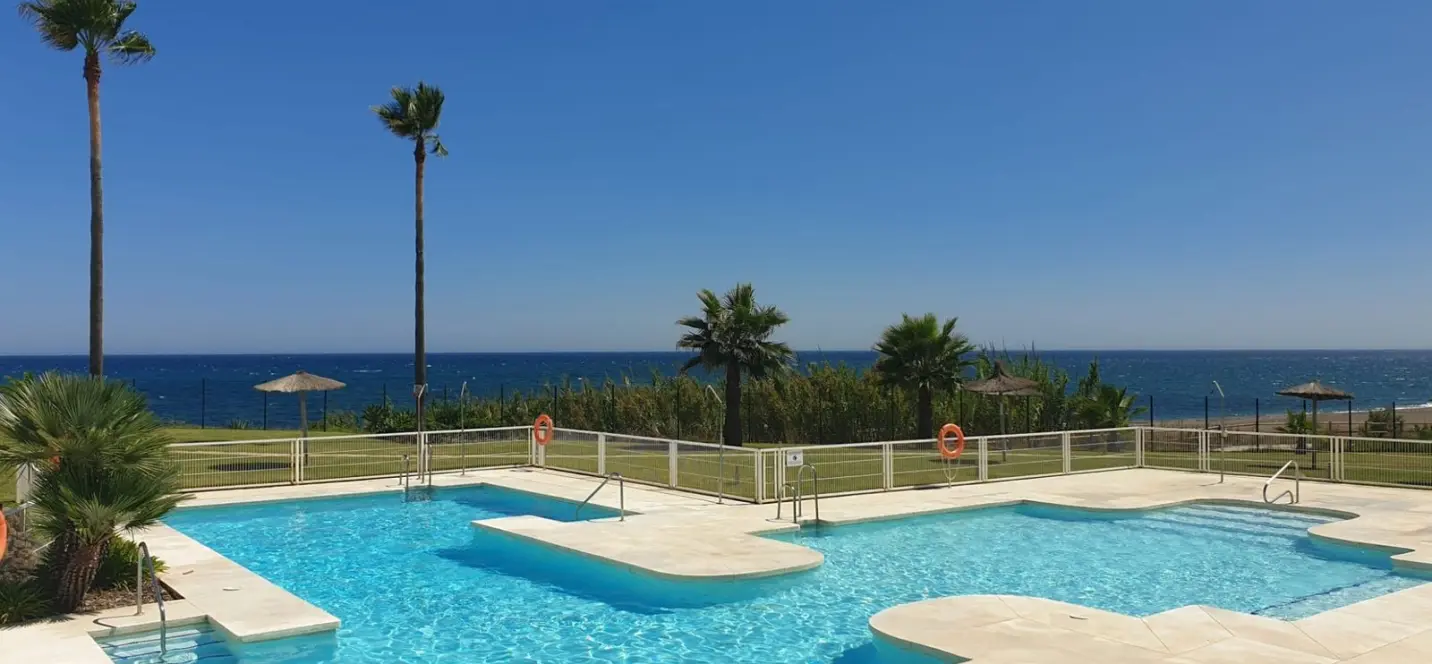 Sale of semi-detached house in Casares 1