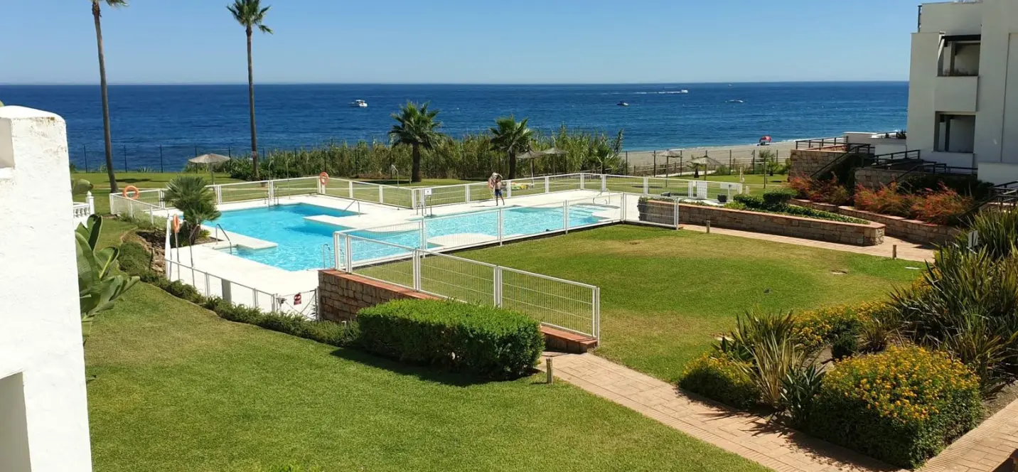 Sale of semi-detached house in Casares 3