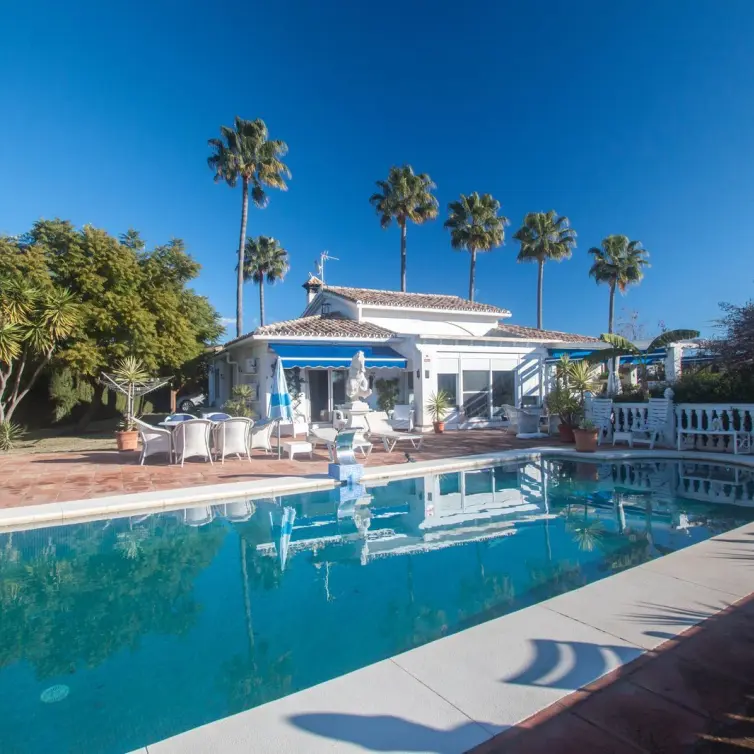 Sale of finca - cortijo in Estepona