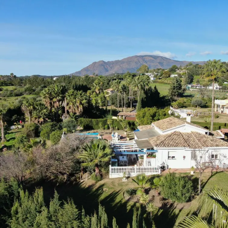Sale of finca - cortijo in Estepona
