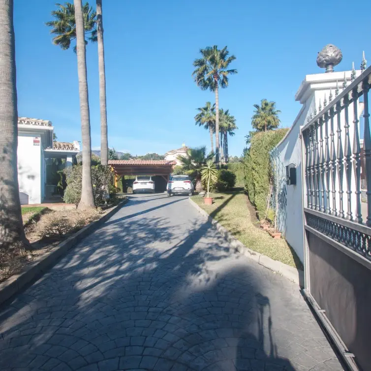 Sale of finca - cortijo in Estepona