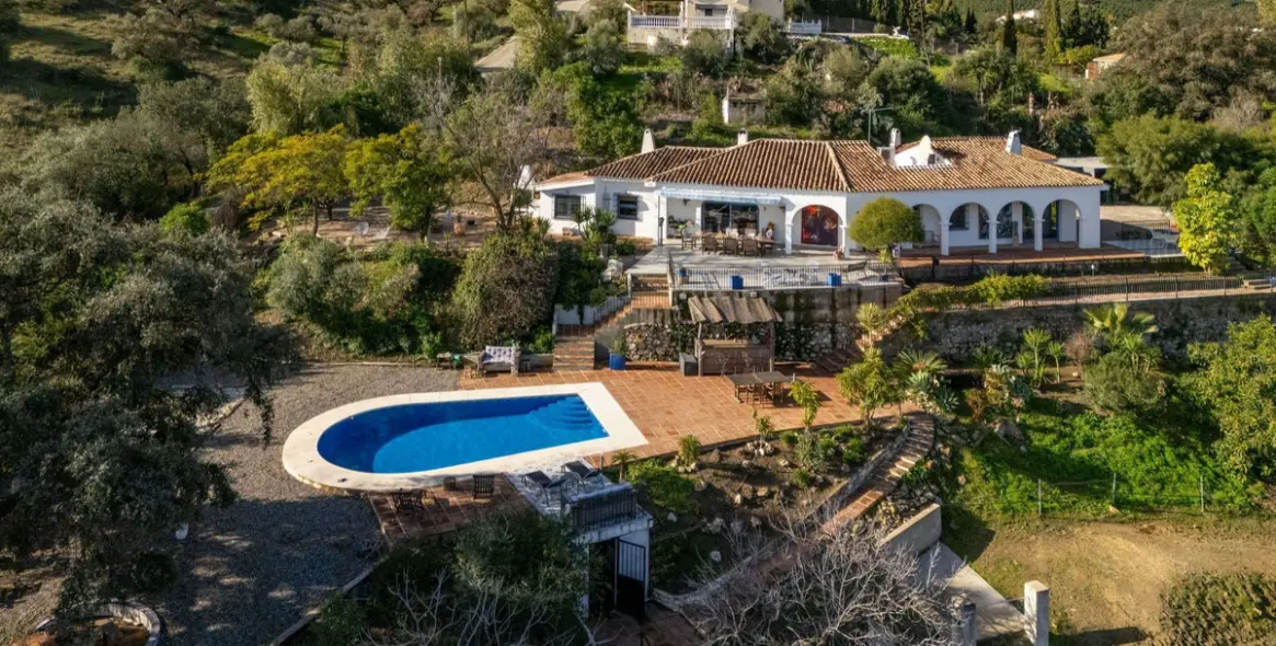 Sale of detached villa in Alhaurín el Grande 1