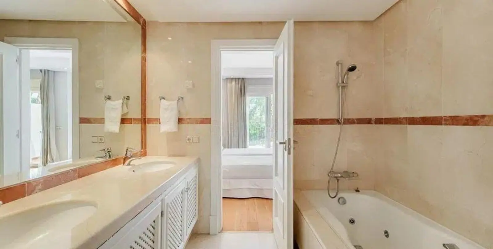 Sale of townhouse in Costalita 17