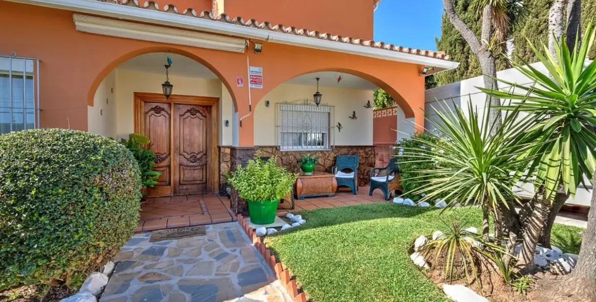 Продажа  отдельно стоящей виллы в Mijas 1