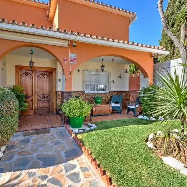 Продажа  отдельно стоящей виллы в Mijas