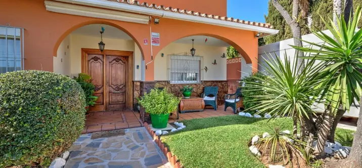 Продажа  отдельно стоящей виллы в Mijas 0