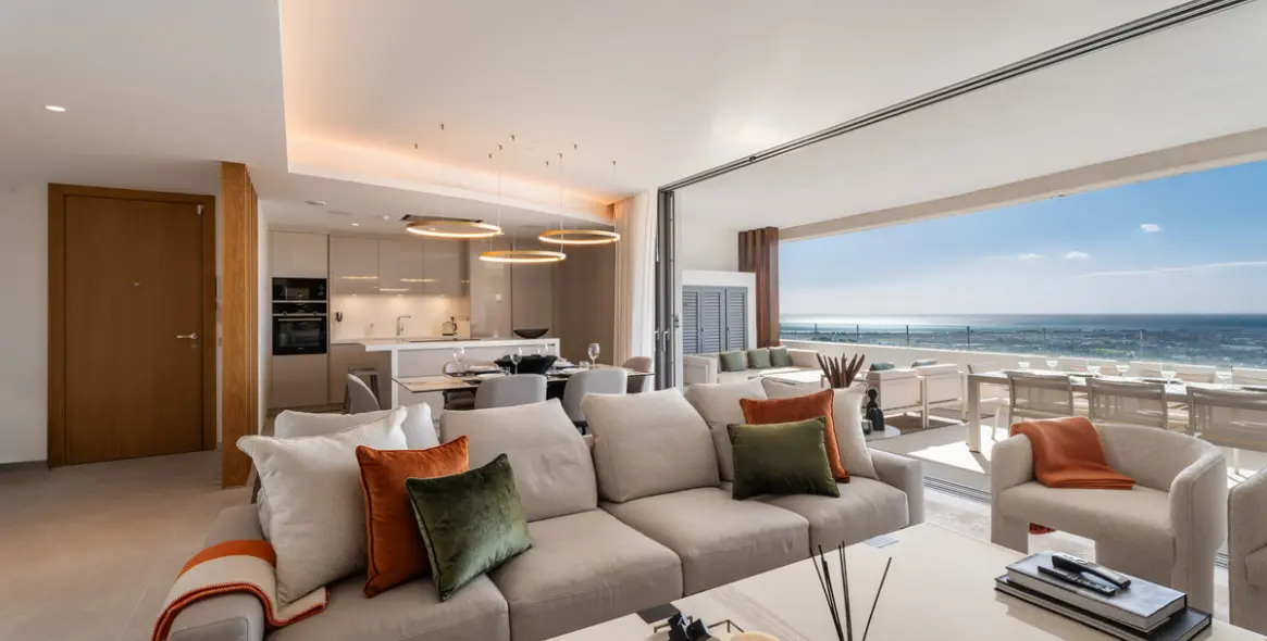 Venta de apartamento en planta media en Benahavís 1