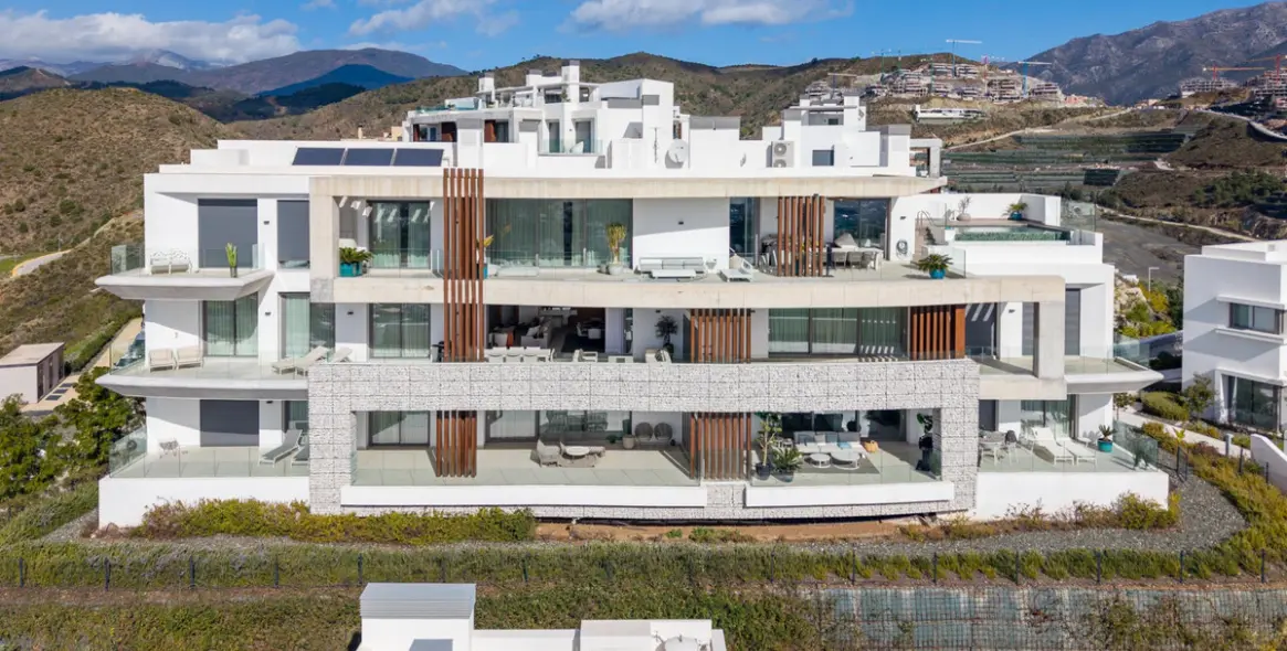 Venta de apartamento en planta media en Benahavís 4